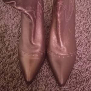 Pre owned Leather Vince Camuto boots 8.5 B